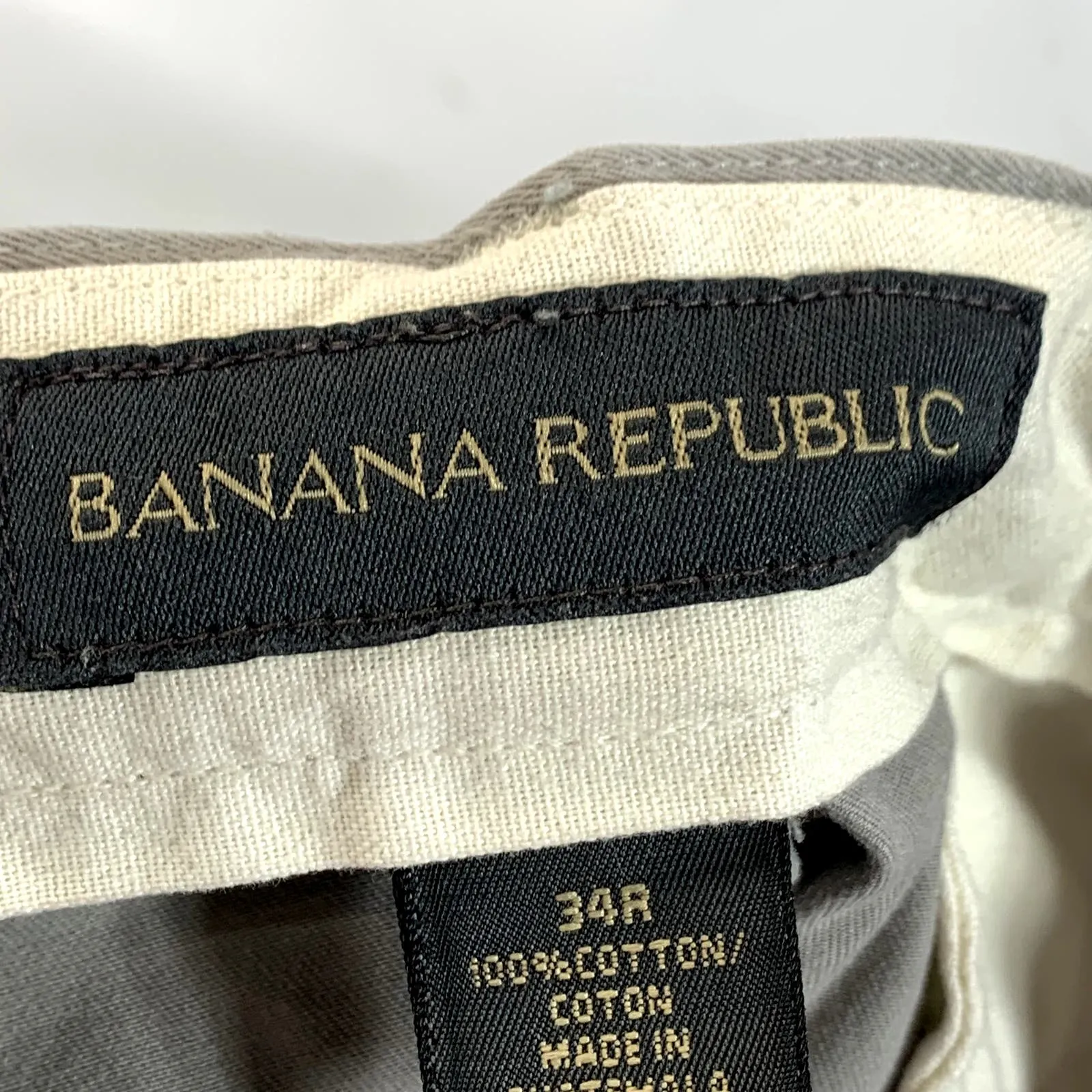 BANANA REPUBLIC Men's Tan Vintage Pleated Front Chino Shorts SZ 34