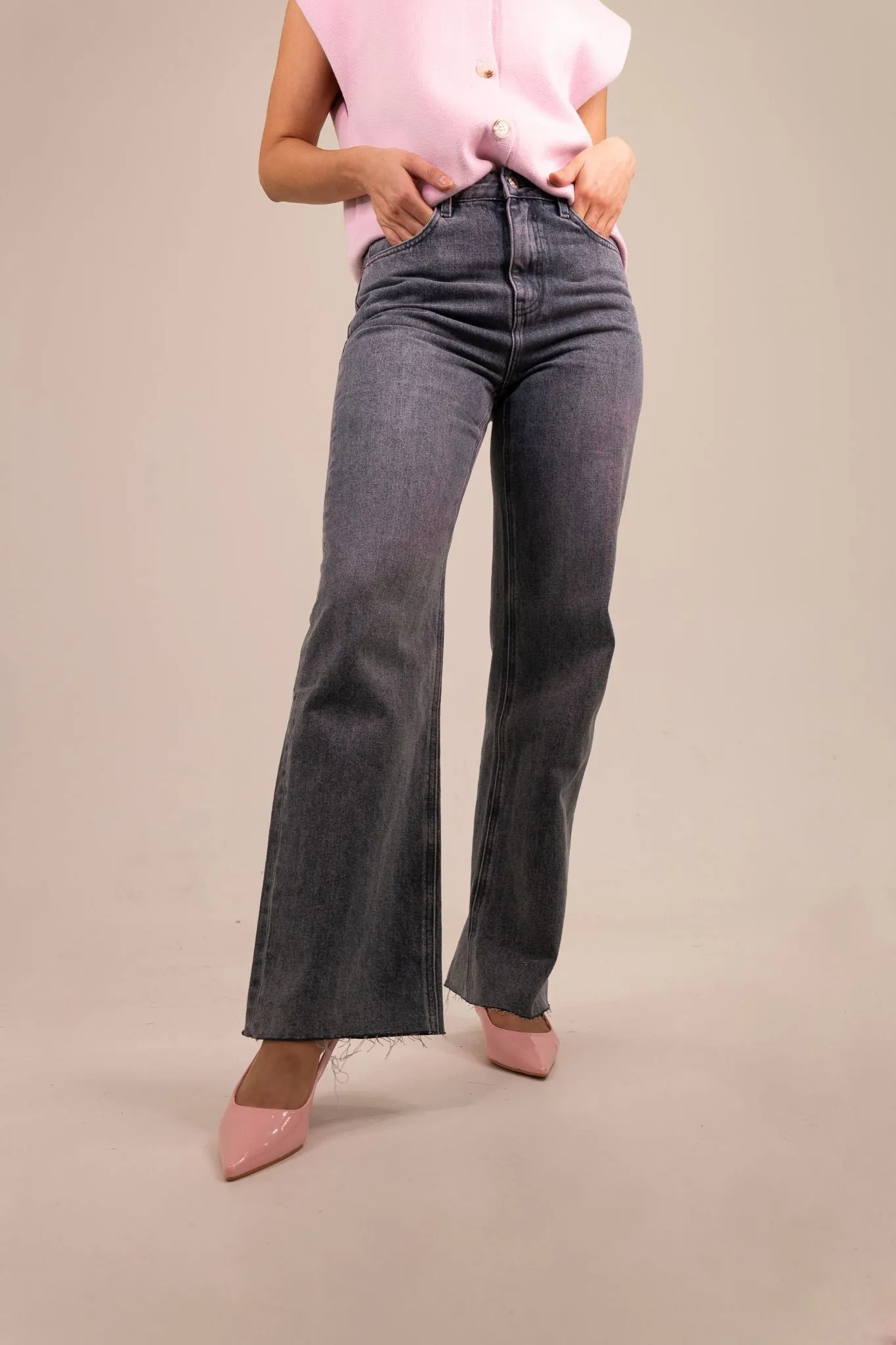 Cindy Frayed Straight Leg Jeans In Light Wash